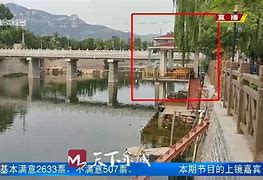 问下地铁里面跟着车移动的那种广告是什么原理地铁里手机广告牌？