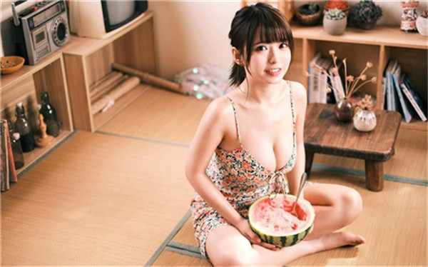 直播吧手机版：颜值超高的美女主播等你来撩