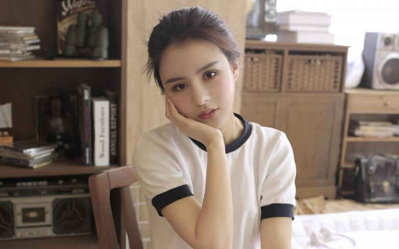 久久精品—区二区三区美女